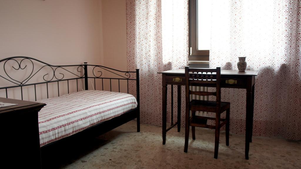 Bed and Breakfast Il Piccione Viaggiatore Banchette D'Ivrea Zimmer foto